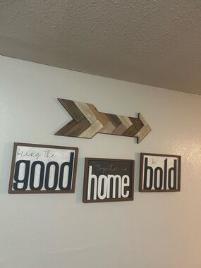 Rustic Arrow Wall Decor with Neutral Wood Tones
